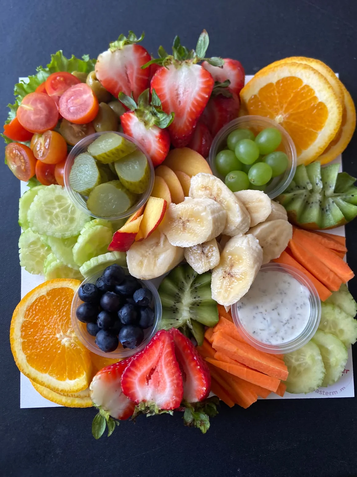 Bandeja de frutas y detalles frescos de Master MM